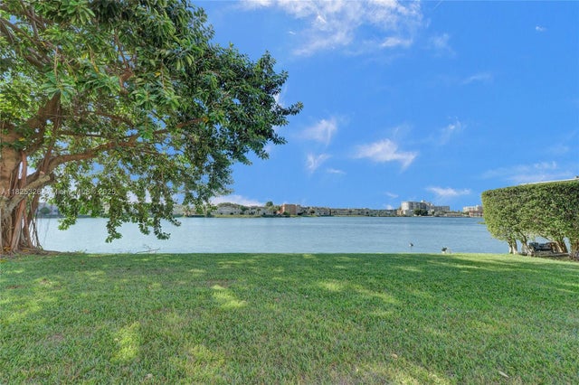 1 of 32 - 1750 Ne 191st St 106-1, Miami, FL