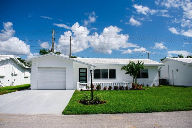 1 of 32 - 1009 Leisure Ln, Boynton Beach, FL