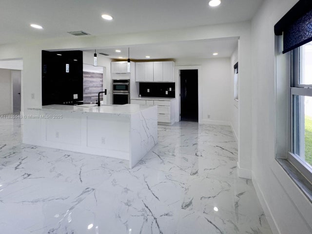 4 of 32 - 1009 Leisure Ln, Boynton Beach, FL