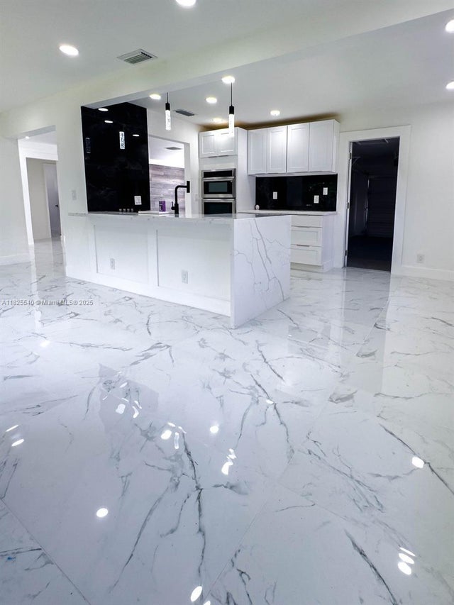 5 of 32 - 1009 Leisure Ln, Boynton Beach, FL