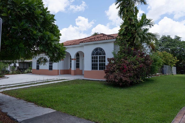 3 of 28 - 25 Ludlam Dr, Miami Springs, FL