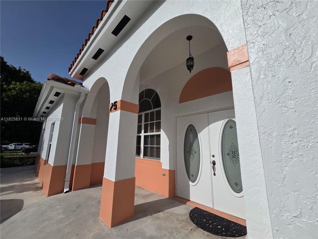 4 of 28 - 25 Ludlam Dr, Miami Springs, FL