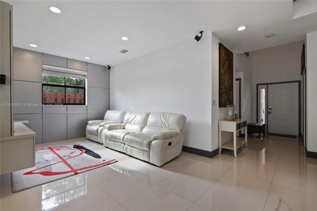 5 of 37 - 10040 Nw 10th St, Miami, FL