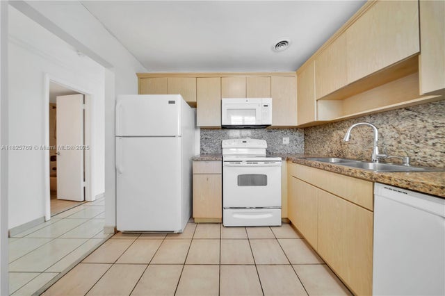 4 of 27 - 7830 Dickens Ave 504, Miami Beach, FL