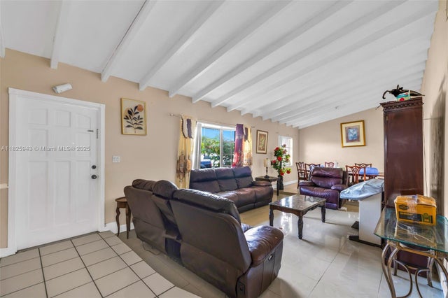5 of 40 - 2370 Nw 34th Ter, Lauderdale Lakes, FL