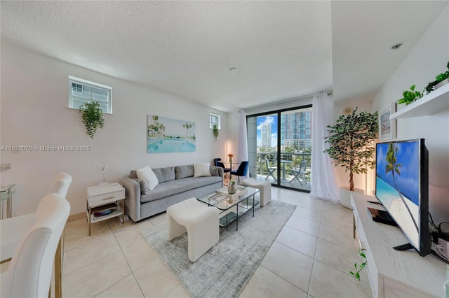 3 of 23 - 110 Washington Ave 1611, Miami Beach, FL