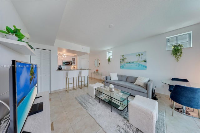 4 of 23 - 110 Washington Ave 1611, Miami Beach, FL
