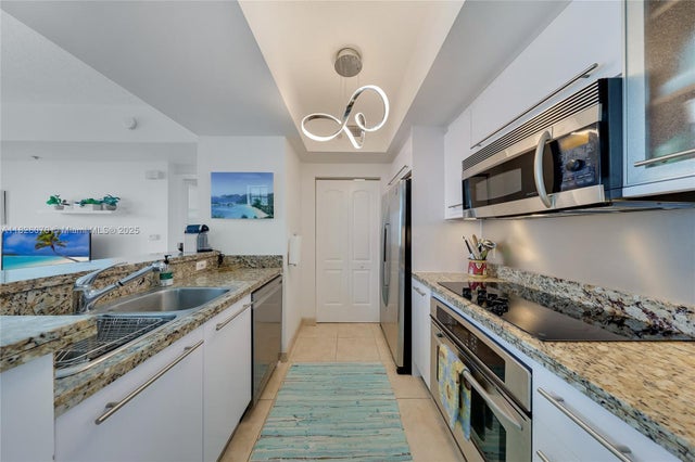 5 of 23 - 110 Washington Ave 1611, Miami Beach, FL