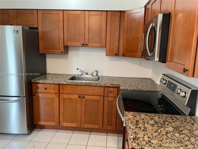 4 of 17 - 7023 Sw 19th St, North Lauderdale, FL