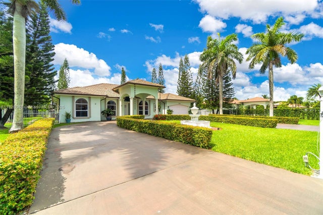 4 of 57 - 16934 Sw 215th Ter, Miami, FL