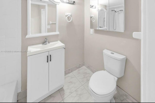 4 of 9 - 18801 Ne 2nd Ave 1006, Miami, FL