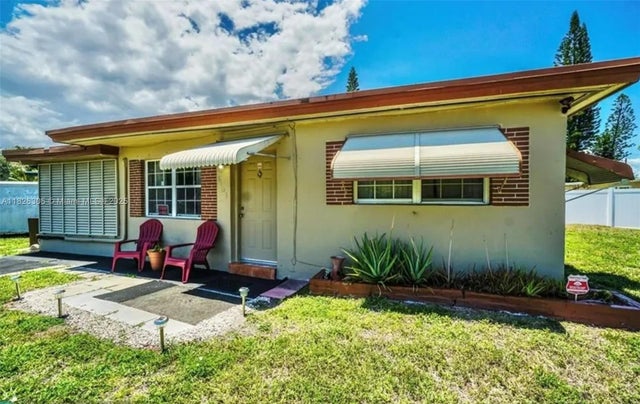 1 of 9 - 6103 Monroe St, Hollywood, FL