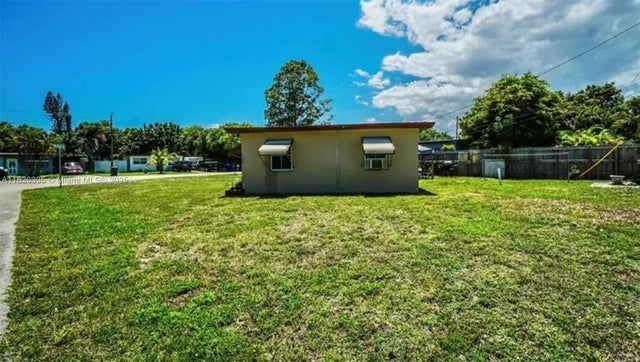 4 of 9 - 6103 Monroe St, Hollywood, FL