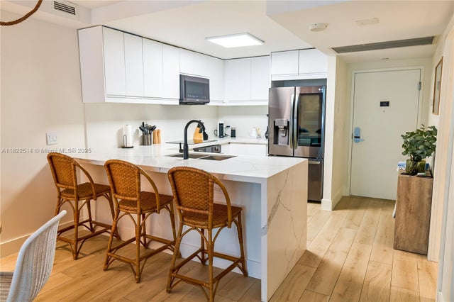 4 of 47 - 2301 Collins Ave 329, Miami Beach, FL