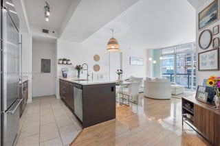 Photo of Listing #A11820702