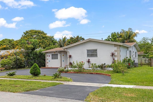 2 of 27 - 6441 Nw 26th St, Sunrise, FL