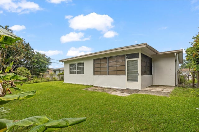 4 of 27 - 6441 Nw 26th St, Sunrise, FL