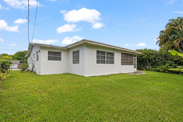 5 of 27 - 6441 Nw 26th St, Sunrise, FL