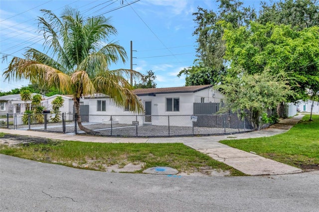 2 of 34 - 1901 Nw 86th Ter, Miami, FL
