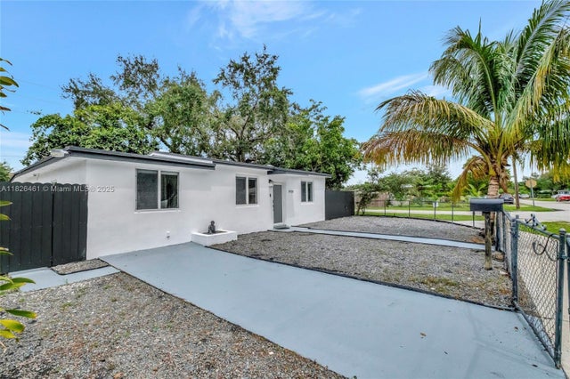 4 of 34 - 1901 Nw 86th Ter, Miami, FL