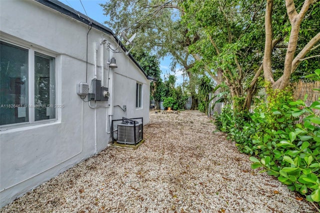 5 of 34 - 1901 Nw 86th Ter, Miami, FL