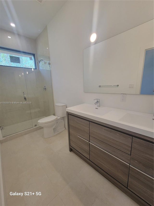3 of 4 - 4117 N Oak Pl, Dania Beach, FL