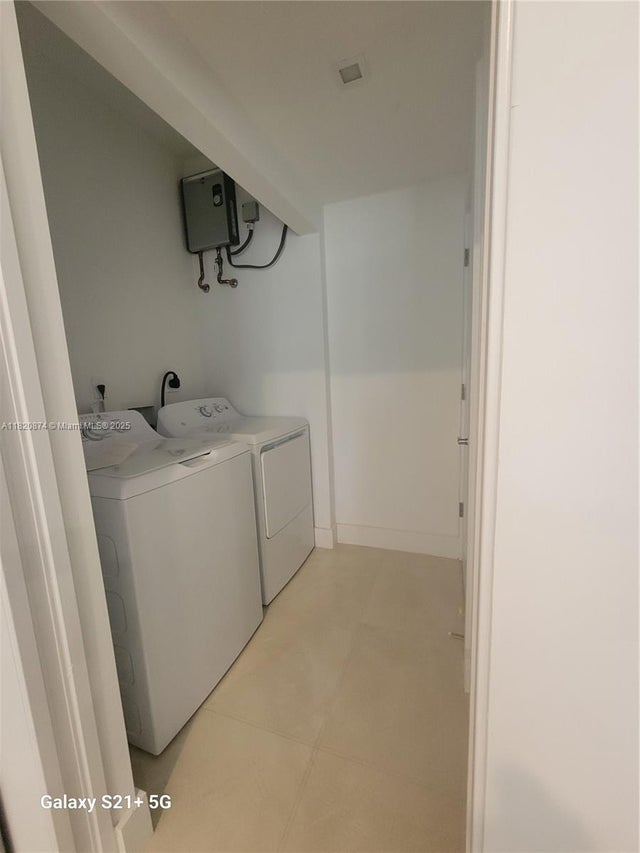 4 of 4 - 4117 N Oak Pl, Dania Beach, FL