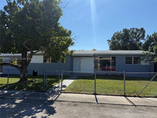 2 of 18 - 954 W 72nd Pl, Hialeah, FL