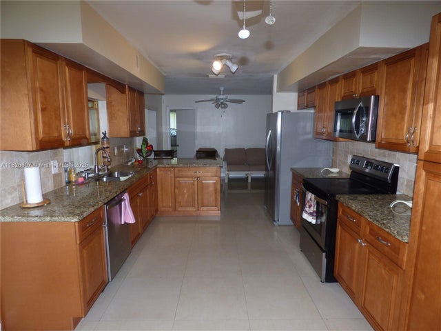4 of 18 - 5501 Johnson St, Hollywood, FL