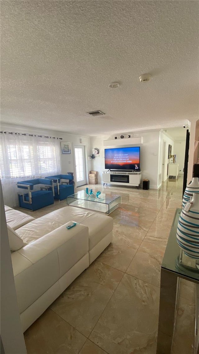 4 of 32 - 7809 Nw 40th Ct, Coral Springs, FL