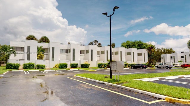 2 of 15 - 5130 Elmhurst Rd H, West Palm Beach, FL