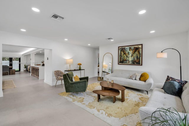 4 of 32 - 220 Ne 105th St, Miami Shores, FL