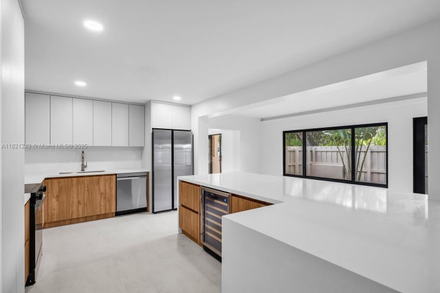 5 of 32 - 220 Ne 105th St, Miami Shores, FL