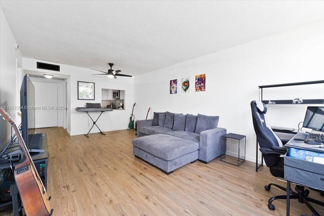 4 of 28 - 9481 Evergreen Pl 206, Davie, FL