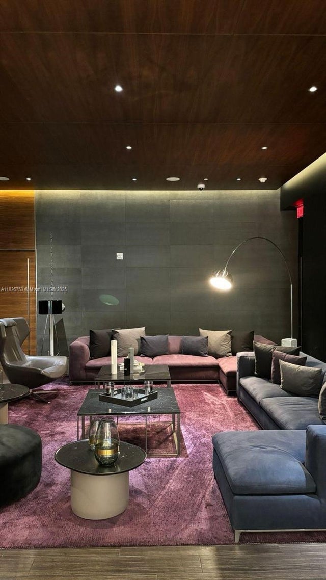 68 Se 6th St 2804, Miami