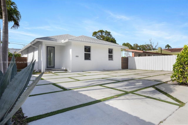 1 of 23 - 525 El Prado, West Palm Beach, FL