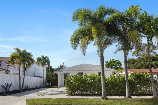 2 of 23 - 525 El Prado, West Palm Beach, FL