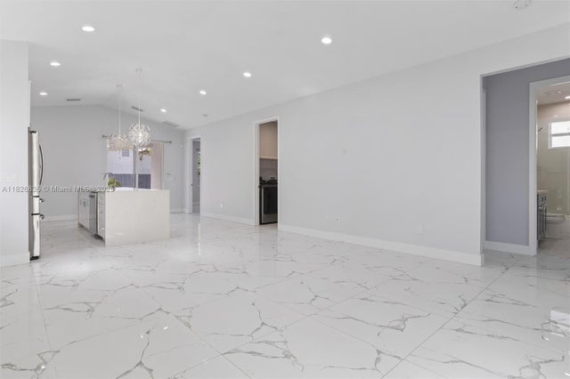 4 of 23 - 525 El Prado, West Palm Beach, FL