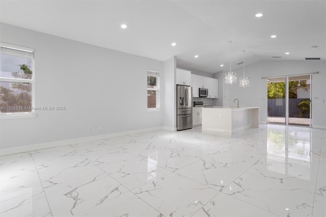 5 of 23 - 525 El Prado, West Palm Beach, FL