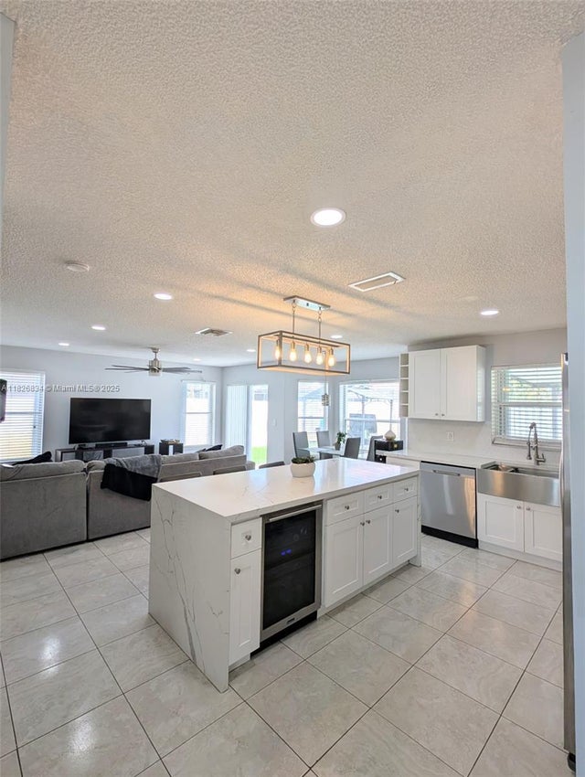 4 of 39 - 335 Sw 183rd Way, Pembroke Pines, FL