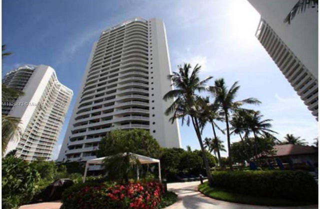1 of 8 - 3000 Island Blvd 325, Aventura, FL