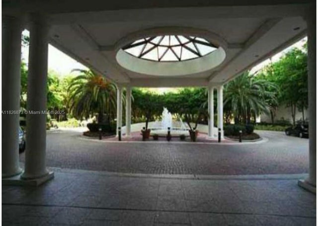 2 of 8 - 3000 Island Blvd 325, Aventura, FL