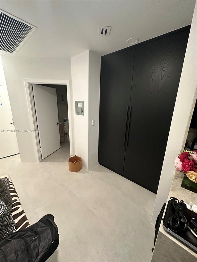 4 of 8 - 3000 Island Blvd 325, Aventura, FL