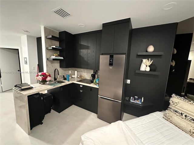5 of 8 - 3000 Island Blvd 325, Aventura, FL