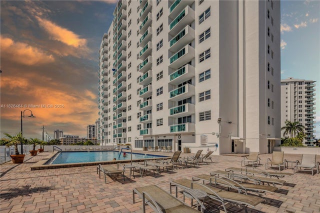 4 of 41 - 3000 S Ocean Dr 702, Hollywood, FL