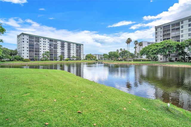 5 of 41 - 2311 S Cypress Bend Drive 316b, Pompano Beach, FL
