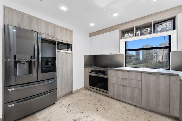 4 of 42 - 454 Poinciana Dr 1621, Sunny Isles Beach, FL