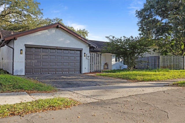 3 of 22 - 50 Forest Cir, Cooper City, FL