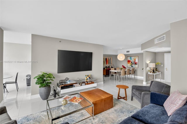 4 of 39 - 7000 Island Blvd 1408, Aventura, FL