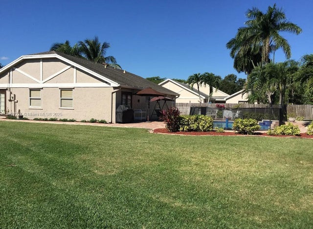 3 of 14 - 763 S Wind Cir, Sunrise, FL
